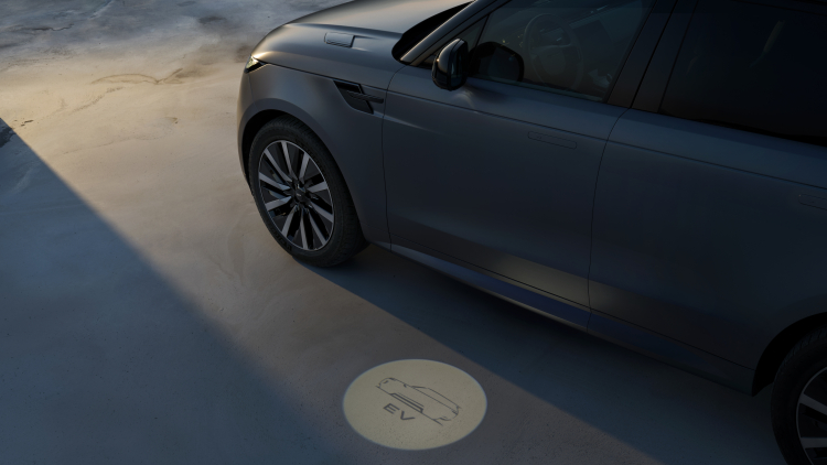 INTRODUCING RANGE ROVER SPORT ELECTRIC: THE PINNACLE OF SPORTING LUXURY